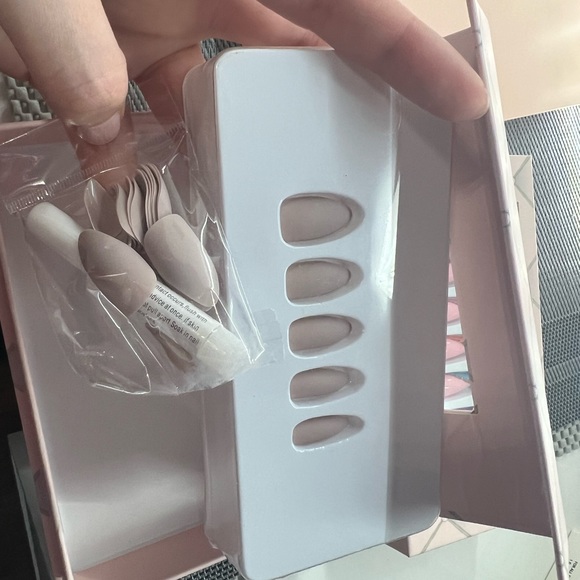 BRAND NEW NAIL TIPS - Picture 4 of 5